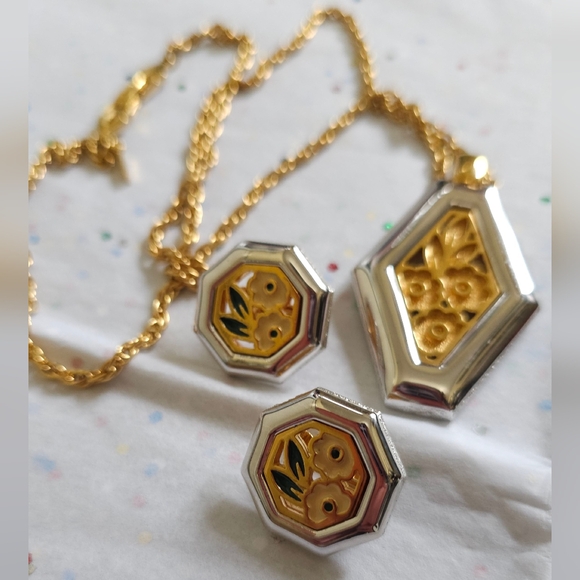 Vintage signed D'orlan pendant necklace and earrings set. Pendant Necklace Set. - Picture 2 of 9